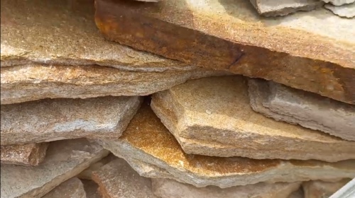 Плитняк златолит жёлтый золотистый для отмостки купить в Нижней Салде