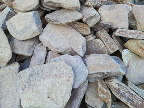 Златолит жёлтый, жёлто-зелёный глыбки и валуны для ланшафтного дизайна купить в Нижней Салде