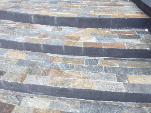 Плитка из Златолита Уральского для лестницы купить в Нижней Салде