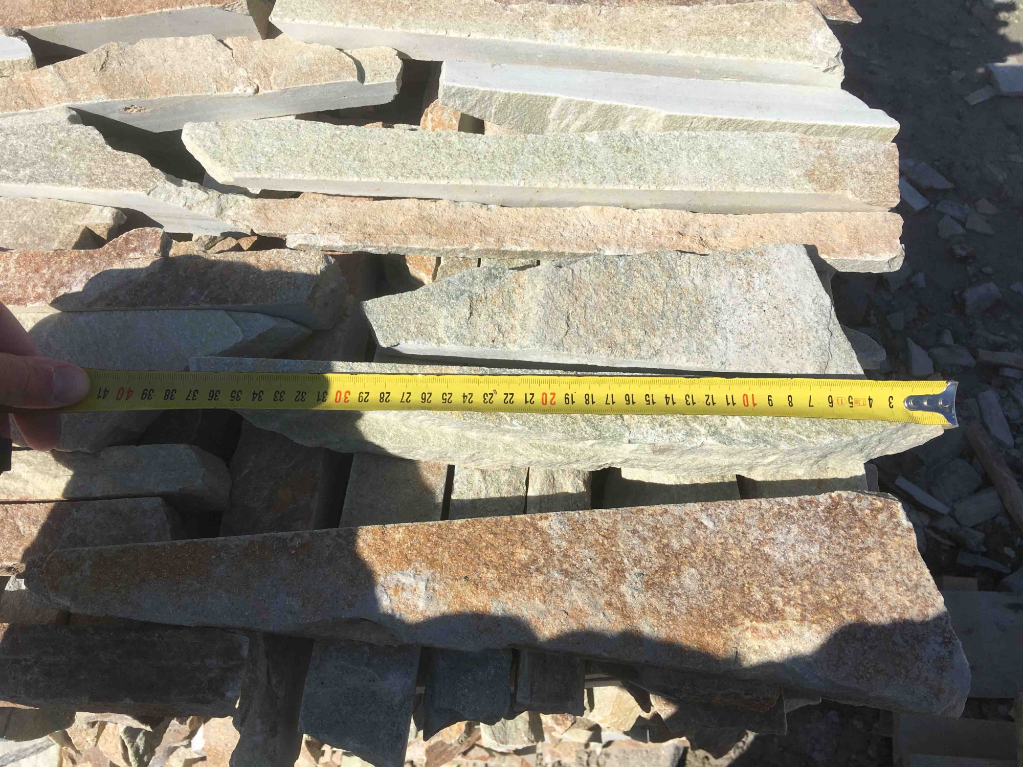 Горбушка златолит золотистый для облицовки купить в Нижней Салде