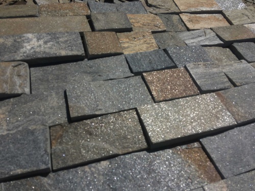 Плитка пилёная златолит Уральский для цоколя, отмостки купить в Нижней Салде