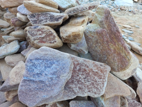 Златолит жёлтый, жёлто-зелёный глыбки и валуны для ланшафтного дизайна купить в Нижней Салде