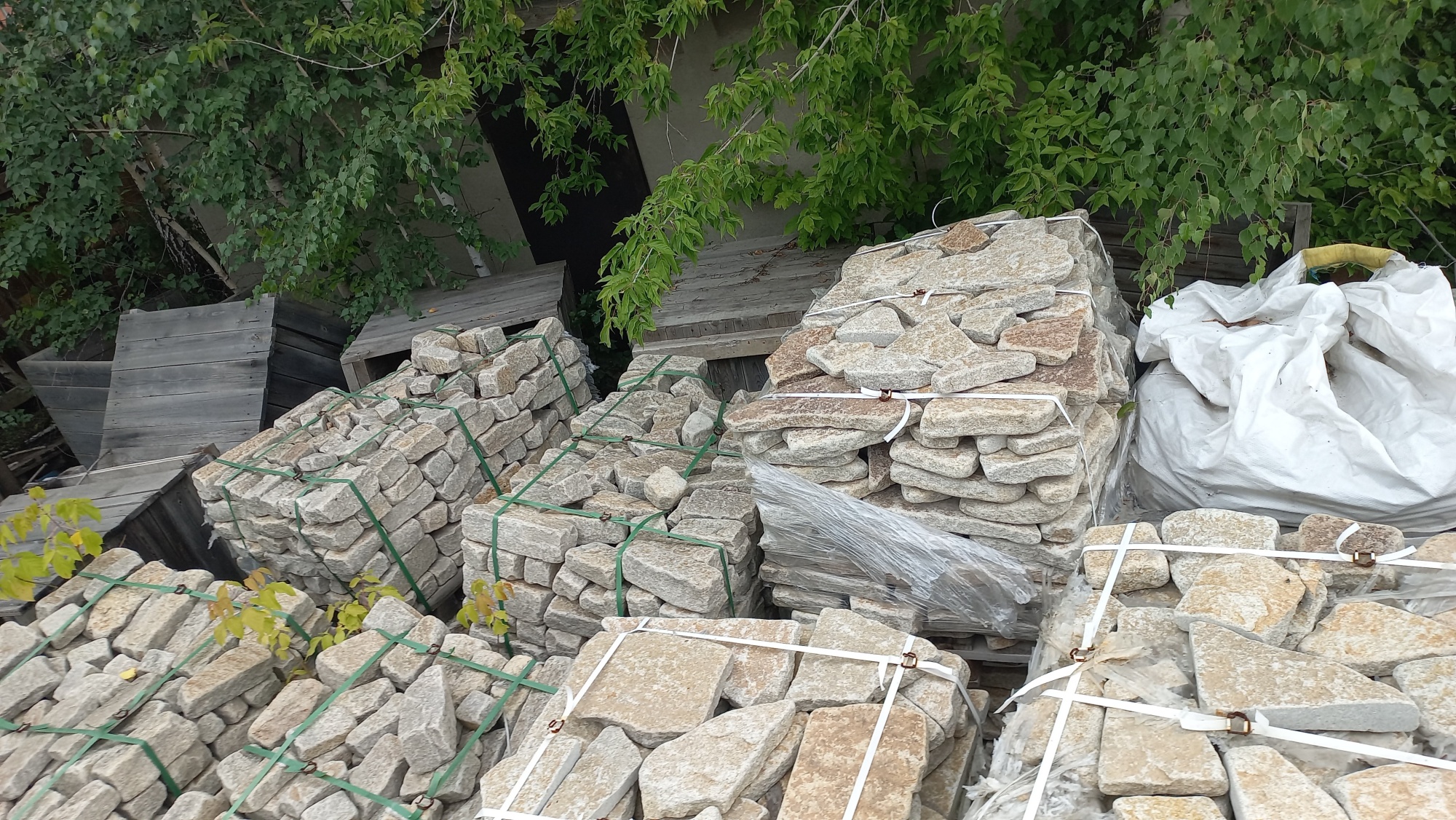 Плитняк гранитный галтованный купить в Нижней Салде