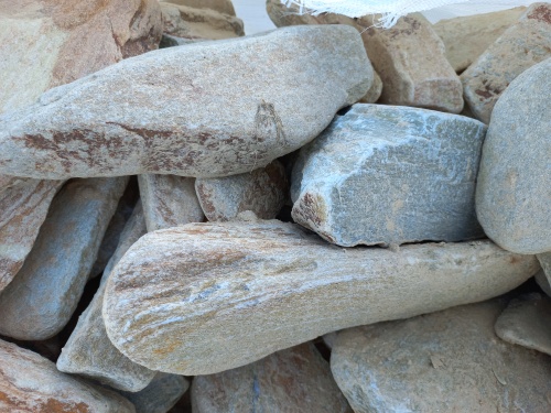 Златолит жёлтый, жёлто-зелёный глыбки и валуны для ланшафтного дизайна купить в Нижней Салде