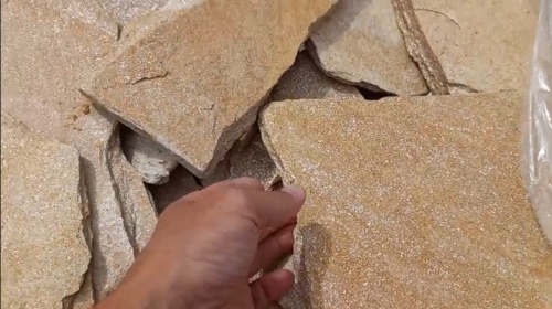 Плитняк златолит жёлтый золотистый для отмостки купить в Нижней Салде