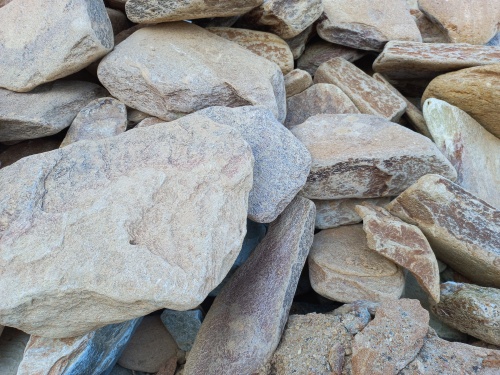 Златолит жёлтый, жёлто-зелёный глыбки и валуны для ланшафтного дизайна купить в Нижней Салде