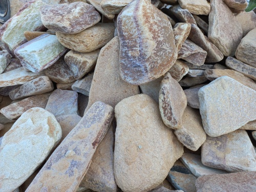 Златолит жёлтый, жёлто-зелёный глыбки и валуны для ланшафтного дизайна купить в Нижней Салде