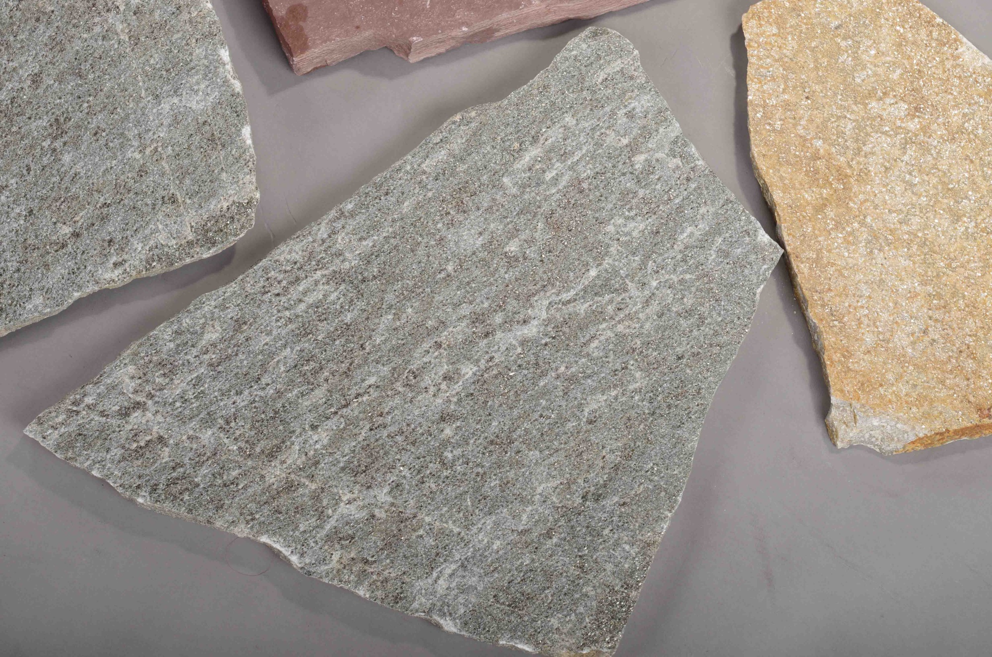 Плитняк златолит Уральский  для фасада купить в Нижней Салде