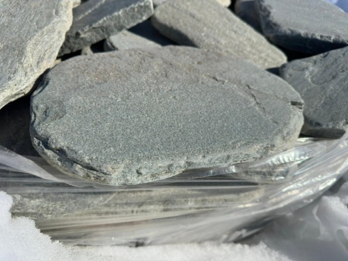 Плитняк златолит зелёный галтованный для мощения на бетон купить в Нижней Салде