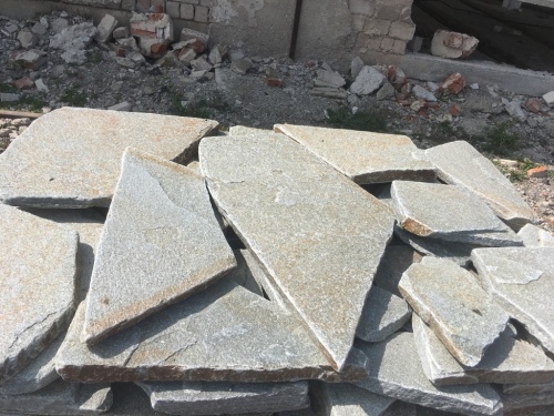 Златолит серебристый галтованный для лестниц купить в Нижней Салде