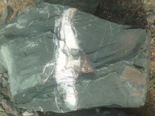 Гигантские зелёные валуны для ландшафтного дизайна весом более 5 тонн купить в Нижней Салде